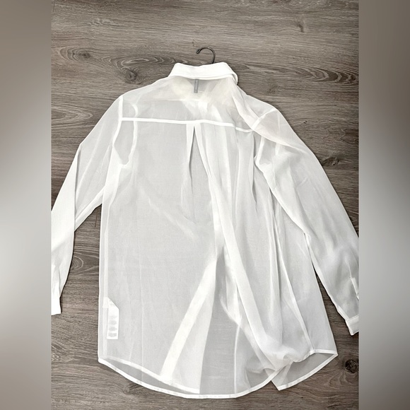 PRETTY LITTLE THING white mesh beach shirt - Picture 4 of 5